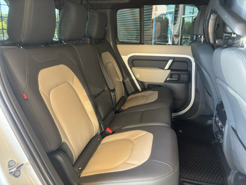 Used 2023 Land Rover Defender 110 X-Dynamic SE image 31