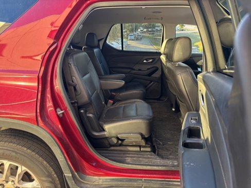 Used 2021 Chevrolet Traverse LT image 11