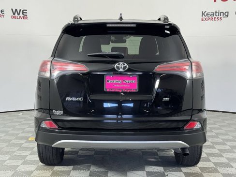 Used 2018 Toyota RAV4 SE image 7