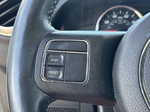 Used 2016 Jeep Wrangler Unlimited Sahara image 22