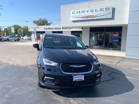 New 2026 Chrysler Pacifica Select image 3
