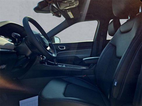 New 2025 Jeep Compass Latitude image 9