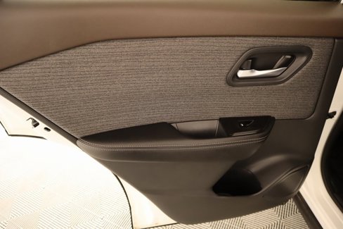 Used 2021 Nissan Rogue SV image 15