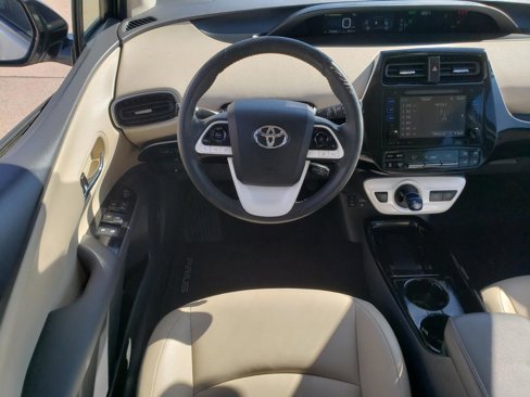 Used 2017 Toyota Prius image 3