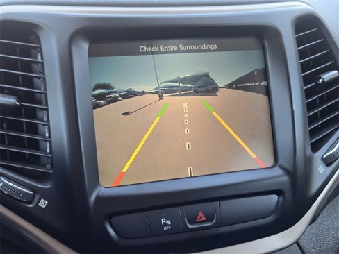 Used 2016 Jeep Cherokee Latitude w/ Safety/Convenience Group image 13