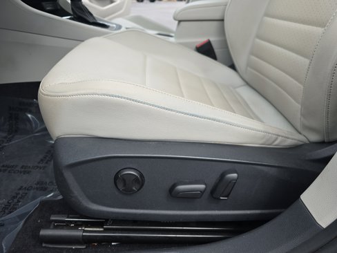 Used 2021 Volkswagen Jetta SE w/ SE Cold Weather Package image 28