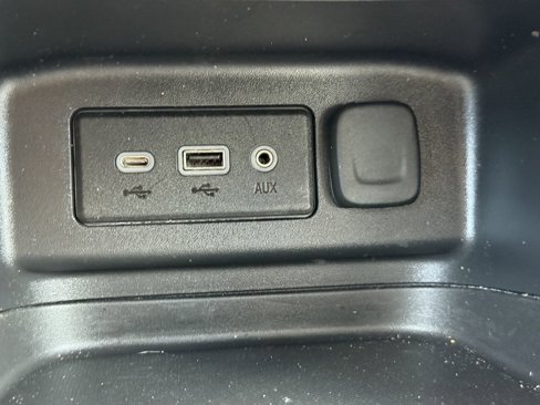 Used 2021 Chevrolet Equinox LS w/ LS Convenience Package image 29