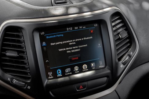 Used 2017 Jeep Cherokee Latitude w/ Comfort/Convenience Group image 41