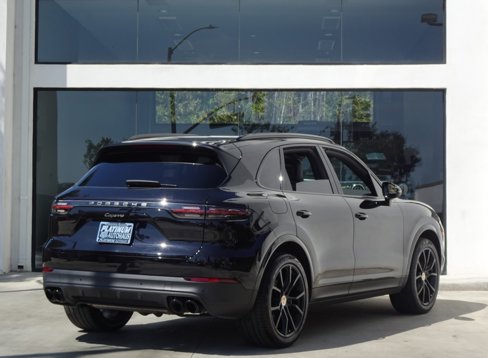 Used 2022 Porsche Cayenne Platinum Edition image 7