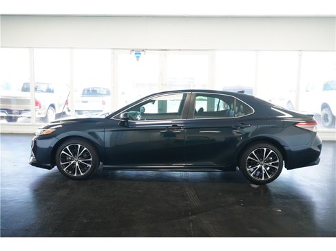 Used 2019 Toyota Camry SE w/ Carpet Mat Package image 4