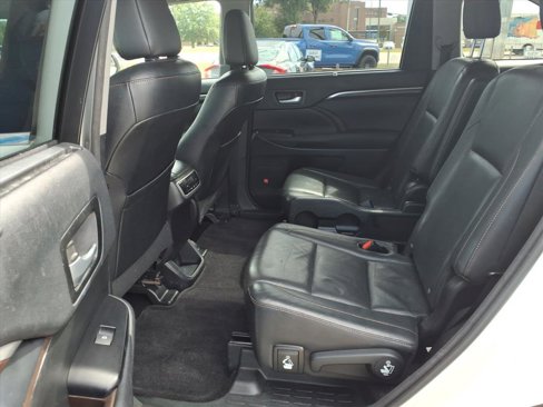 Used 2015 Toyota Highlander Limited image 19