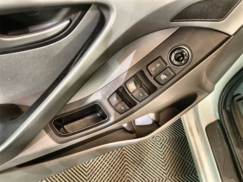 Used 2014 Hyundai Elantra SE image 19