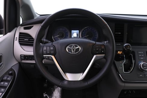 Used 2015 Toyota Sienna L image 13