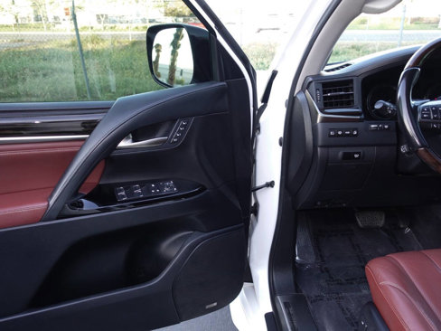 Used 2016 Lexus LX 570 4WD image 35