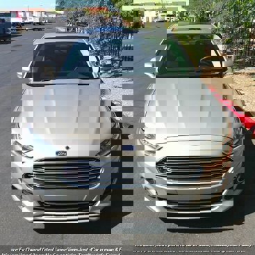 Used 2015 Ford Fusion SE image 2