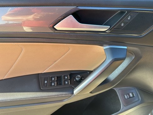Used 2022 Volkswagen Tiguan SE image 4