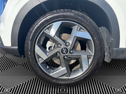 Used 2024 Hyundai Venue Limited image 14