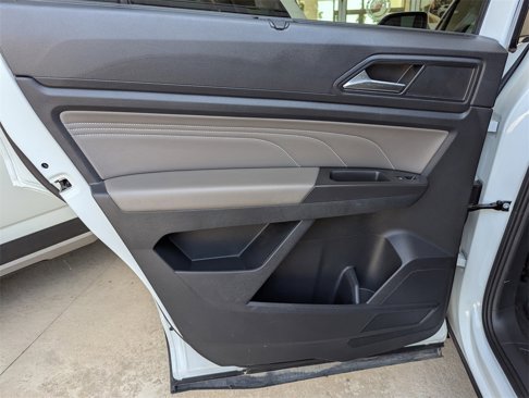 Certified 2023 Volkswagen Atlas SE w/ Black Wheel Package image 28