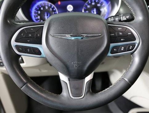Used 2022 Chrysler Pacifica Touring-L image 12