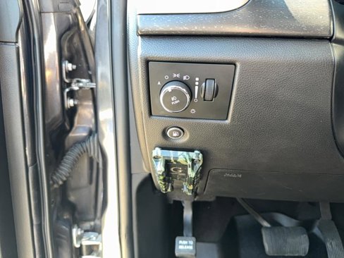 Used 2018 Jeep Grand Cherokee Altitude image 15
