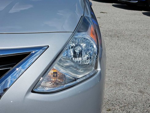 Used 2019 Nissan Versa SV image 10
