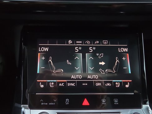 Used 2022 Audi e-tron Premium Plus w/ Premium Plus Package image 60
