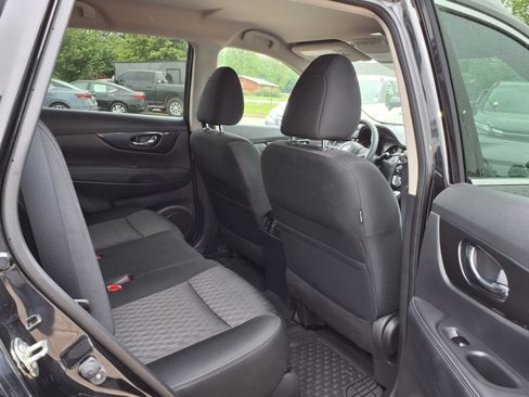 Used 2017 Nissan Rogue SV image 16