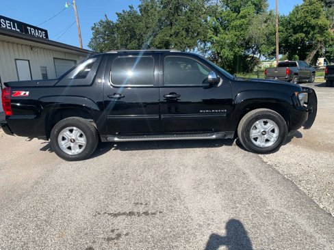 Used 2013 Chevrolet Avalanche LT image 1