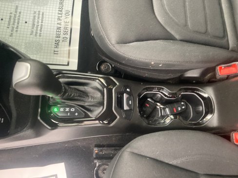 Used 2017 Jeep Renegade Altitude image 34