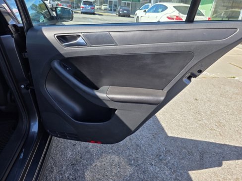 Used 2011 Volkswagen Jetta SE image 15