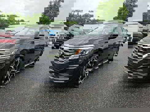 Certified 2020 Volkswagen Passat 2.0T R-Line image 3