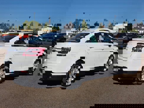Used 2016 Ford Taurus SE image 28