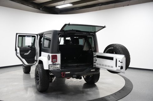 Used 2016 Jeep Wrangler Unlimited Sahara w/ Connectivity Group image 12