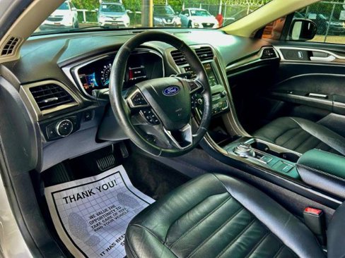 Used 2018 Ford Fusion SE w/ Fusion SE Technology Package image 11