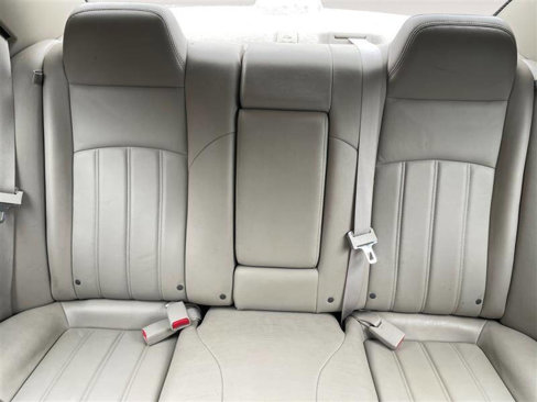 Used 2006 Chrysler 300 C w/ Protection Group II image 13