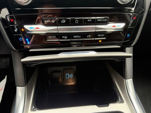 Used 2022 Ford Explorer Limited w/ Limited Technology Package image 22
