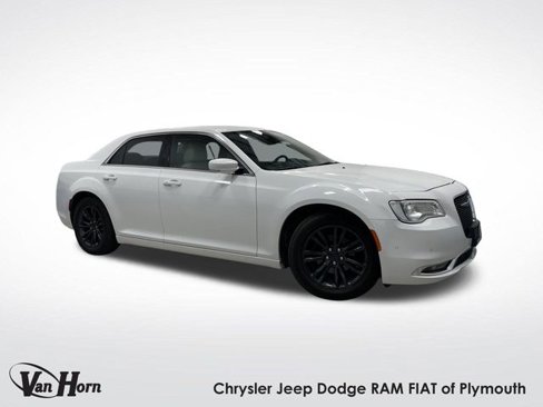 Used 2021 Chrysler 300 Touring L image 1
