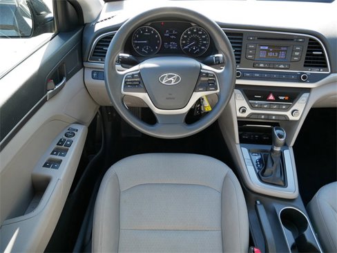 Used 2017 Hyundai Elantra SE image 11