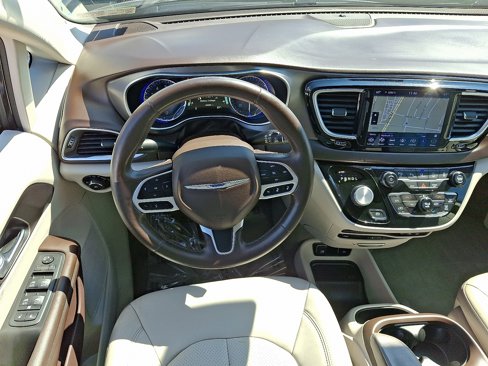 Used 2019 Chrysler Pacifica Touring-L Plus w/ Advanced Safetytec Group image 12