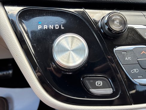 Used 2017 Chrysler Pacifica LX image 36
