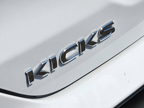 Used 2024 Nissan Kicks S image 11