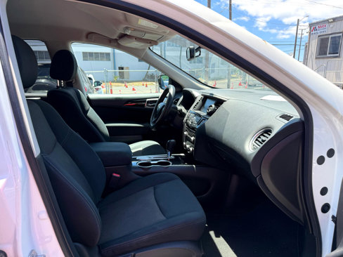 Used 2017 Nissan Pathfinder SV image 10