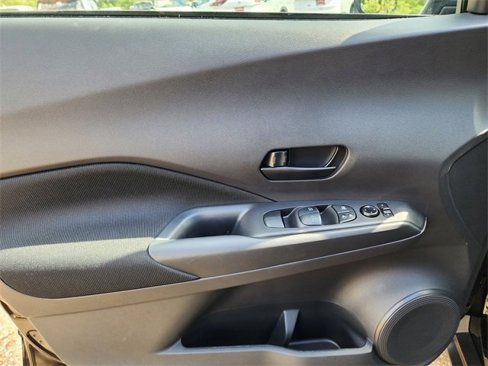 Certified 2025 Nissan Kicks Play S image 11