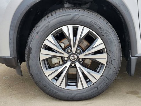 Used 2021 Nissan Rogue SV image 10