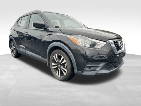 Used 2018 Nissan Kicks SV image 1