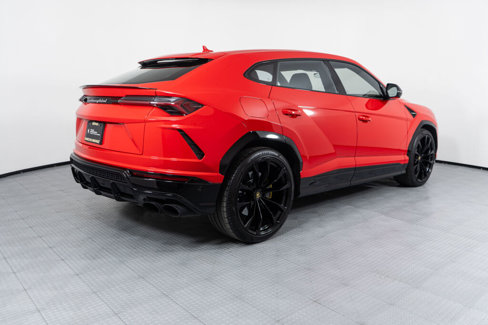 Used 2021 Lamborghini Urus image 2
