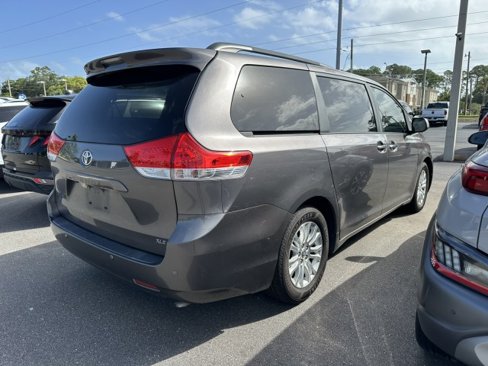 Used 2012 Toyota Sienna XLE image 5