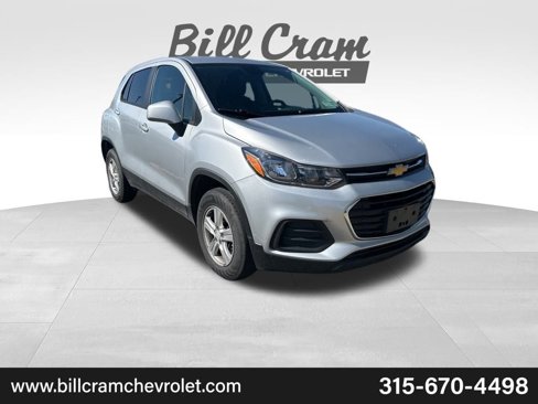 Used 2022 Chevrolet Trax LS w/ Tint and Cruise Package image 1