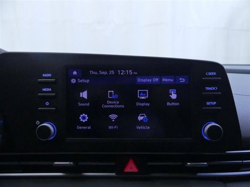 Used 2021 Hyundai Elantra SE image 13