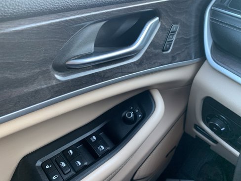 Used 2022 Jeep Grand Cherokee L Limited image 25